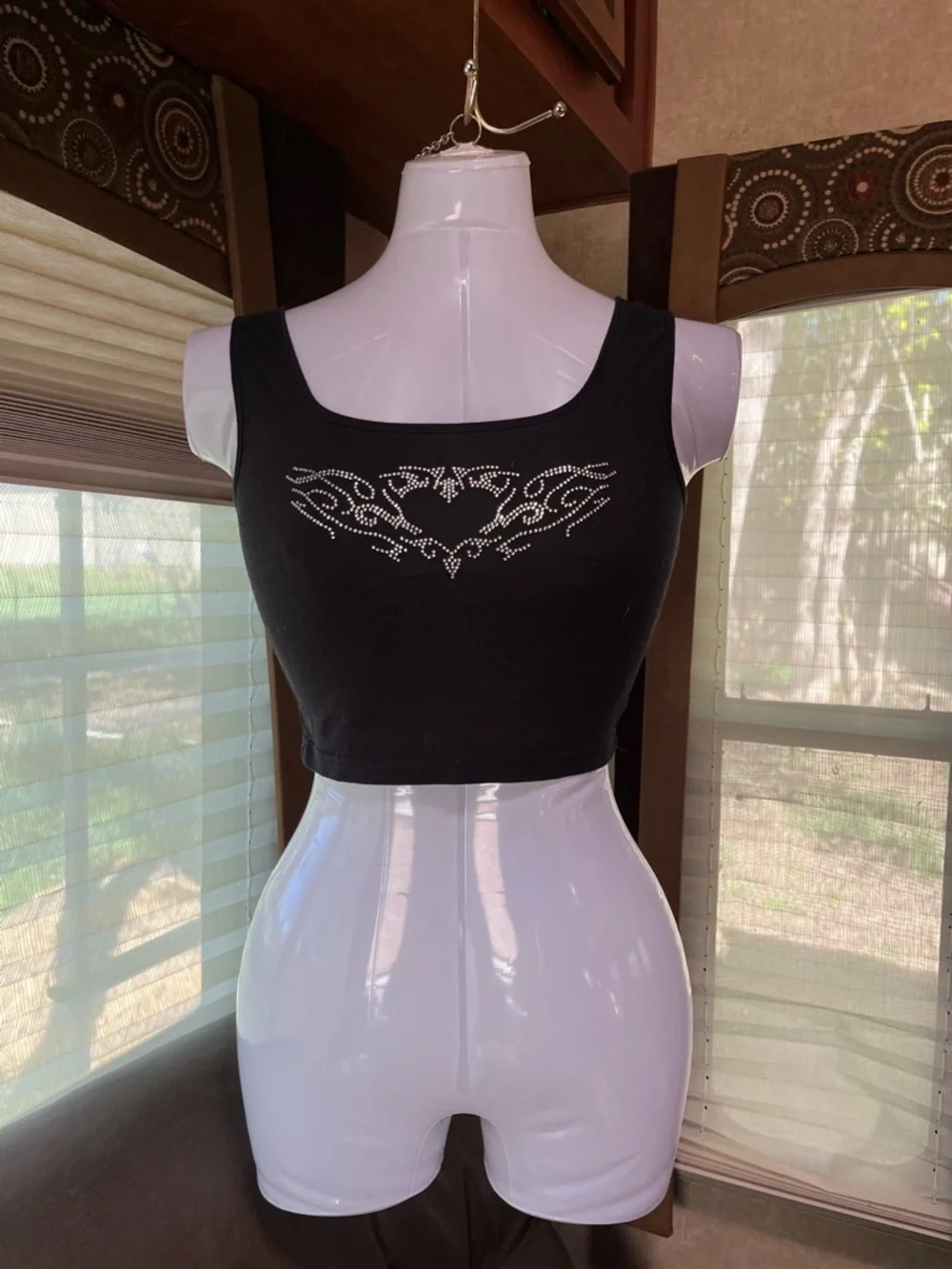 Assorted Women's Tops - Picture 4 of 9